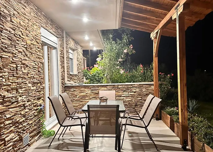 Nouli's Mountain View Haven